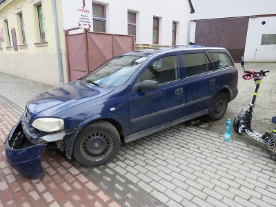 V jablonecké ulici 5. května nedal přednost řidiči na motokoloběžce