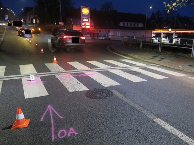 Při střetu s autem v Jablonci utrpěla zranění chodkyně