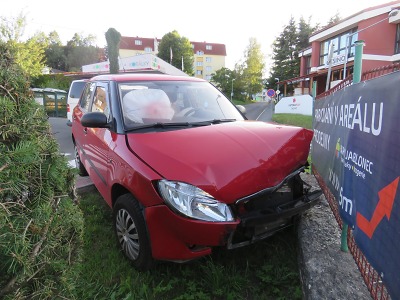 Na jablonecké křižovatce došlo ke střetu dvou aut