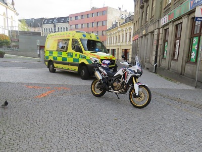 Autor foto:Archiv Policie ČR Opilý chodec narazil v Podhorské ulici v Jablonci do motocyklu