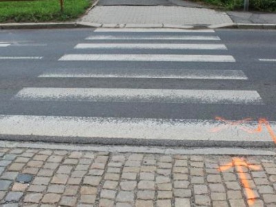 Řidička Fiatu přehlédla děti na přechodu a narazila do nich