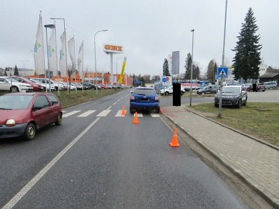 Řidič v Jablonci přehlédl chodce na přechodu