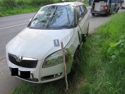 V Prosečské ulici v Jablonci se řidička s vozidlem převrátila přes střechu