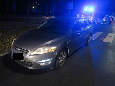 Řidič srazil autem chodce na přechodu v jablonecké ulici U Přehrady
