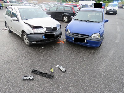 Řidička nedala přednost při vjíždění na ulici Svatopluka Čecha v Jablonci