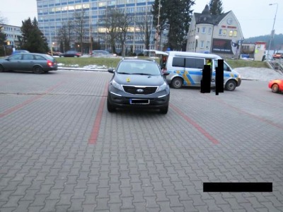 Po nehodě na parkovišti ujel, ale jablonečtí policisté ho brzy vypátrali