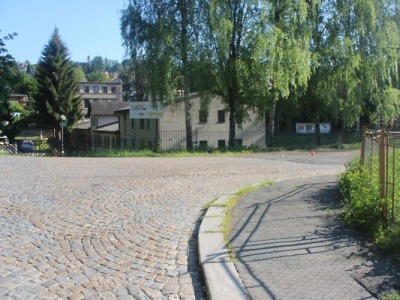 Hledá se majitel poškozeného vozu i svědci nehody v ulici Květinová