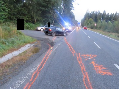 Mezi Držkovem a Loužnicí se střetla dvě auta