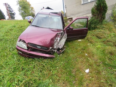 Řidič havaroval v Lučanech v noci, ale nehodu oznámil až ráno