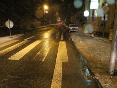 V Lučanech auto porazilo mladou dívku, policisté hledají svědky