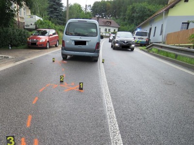 Řidička chtěla v Lučanech zabránit střetu a narazila hned do dvou aut