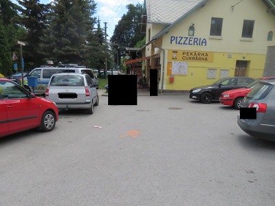 Na Malé Skále se střetla dvě vozidla, policie hledá svědky