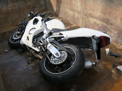 Autor foto:Archiv Policie ČR Motocyklista nestačil zareagovat a narazil v Lučanech do auta