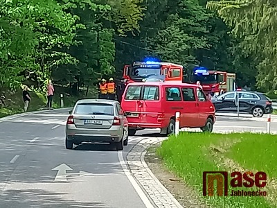 Autor foto:Rudolf Kožený Mezi Jabloncem a Dolní Černou Studnicí havaroval motocyklista