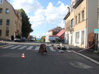 Policie hledá svědky nehody motorkáře v Pražské ulici v Jablonci