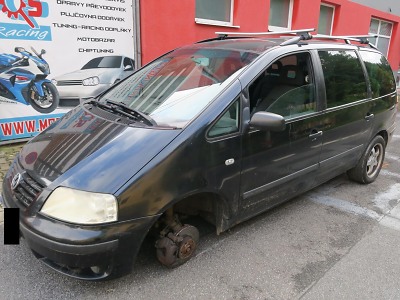 Kolo se z auta uvolnilo během jízdy v Proseči nad Nisou