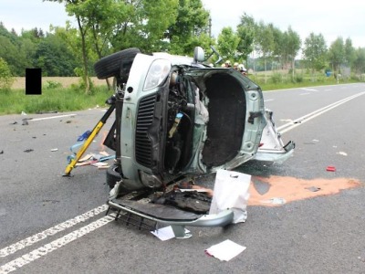 Řidič se s vozidlem v Rychnově přetočil na bok