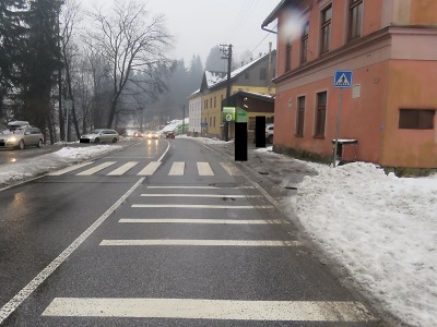 Policisté žádají o pomoc svědky střetu chodkyně s autem na Smržovce
