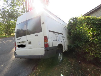 U Malé Skály havarovala dodávka, řidič se nechtěl přiznat, že řídil