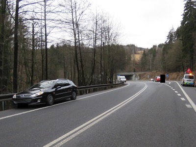 Řidič na křižovatce u Rádelského mlýna nedal přednost
