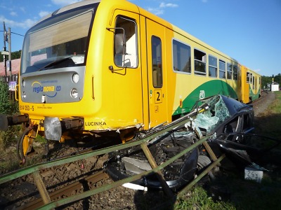U Sedmihorek se srazil vlak s autem