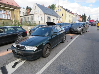 Ve Vratislavicích se při nehodě střetlo pět vozidel