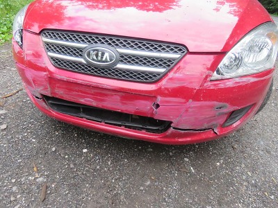 Na mokré vozovce dostala řidička v Železném Brodě smyk