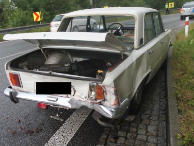 V Lučanech dostal řidič smyk na mokré vozovce