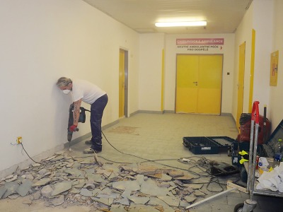Rekonstrukce uzavřela jednu z chodeb v jablonecké nemocnici