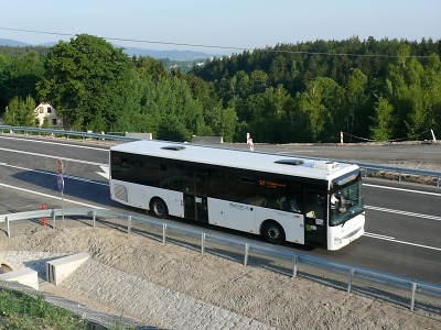 Kvůli nedokončené vozovce nejezdí autobus k zastávce Nad Lukášovem
