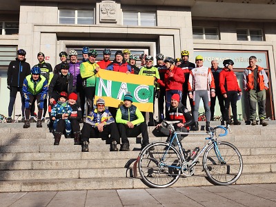 Novoroční vyjížďku si nenechalo ujít téměř třicet cyklistů z Liberecka