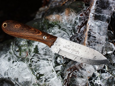 Regionální řemeslníci vyrábějí nože z šeříku i z parohů
