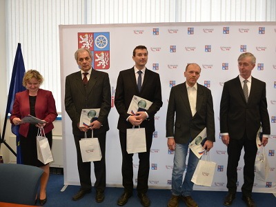 Starají se o válečné hroby v našem kraji. Teď za to byli oceněni