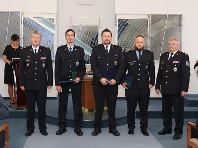 V Jablonci ocenili policisty u příležitosti 107. výročí vzniku republiky