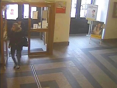 Autor foto:Archiv Policie ČR Dvě ženy okradly na jablonecké poště seniorku. Policie žádá o pomoc
