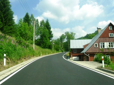 Z Desné až nad lyžařský areál Černá Říčka vede opravená silnice