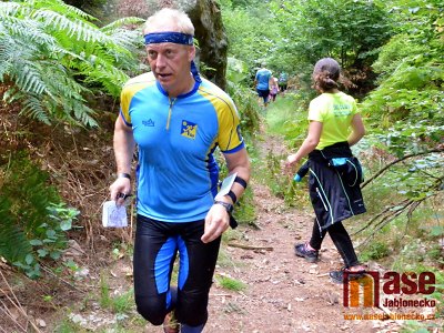 Těžký terén Jizerek láká na vrchol sezony tisíce orientačních běžců