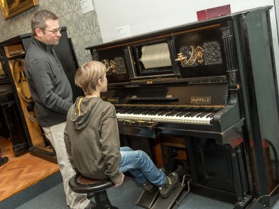 Bezbariérové Severočeské muzeum vystavuje varhany i flašinety