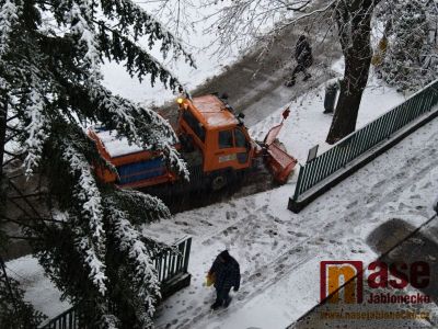 Obrazem: Ranní chumelenice pokryla Jablonec