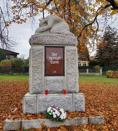 Den veteránů připomněli v Jablonci květinami ke dvěma památníkům