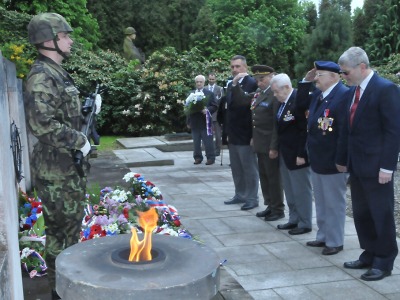 Lidé se přišli s úctou poklonit hrdinům 2. světové války a obětem fašismu
