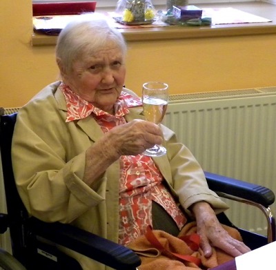 Chcete se dožít stovky? Pak mějte dobrou náladu jako Anna Altmanová!