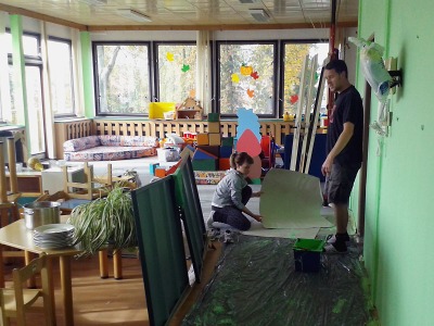 Dobrovolníci vymalovali jabloneckou školku