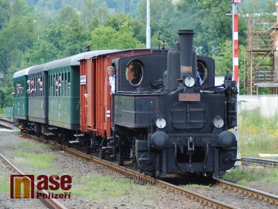 Parní vlak letos na prázdninové jízdy Českým rájem posílí i motorák