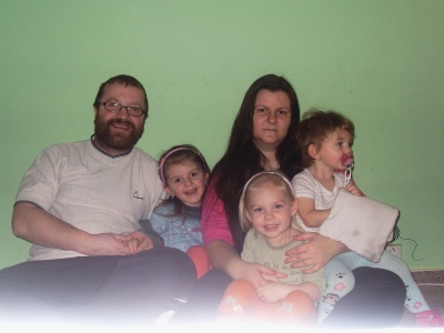 Pěstouni se po roce a půl dočkali dávek