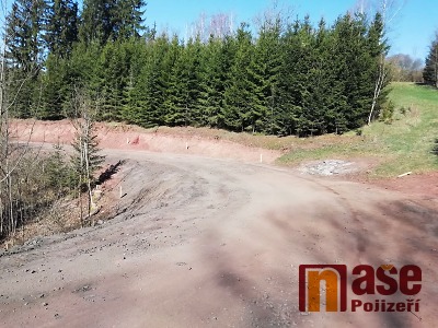 Kraj na rekonstrukci silnice Podbozkov–Cimbál ještě ušetří
