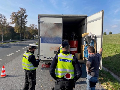 Policisté se během dopravní akce zaměřili na hmotnostní limity