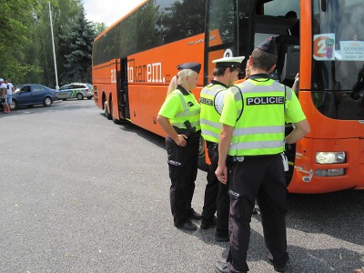 Policisté kontrolovali v Jestřebí a Příšovicích autobusy a nákladní auta