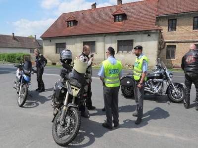 Policisté si o víkendu posvítili na motorkáře v okolí Železného Brodu