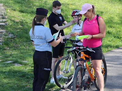 Policisté dohlíželi na správný pohyb na cyklostezkách